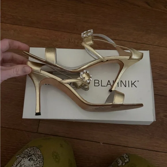 Manolo Blahnik trampa gold Napa Women's Sandals Sz 39